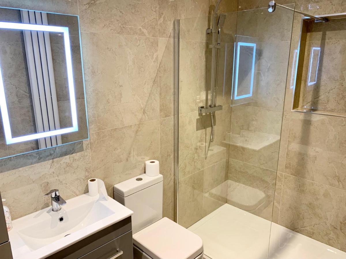 Modern 2 Bedroom Apartment With Private Garden Near Canary Wharf London Exterior photo