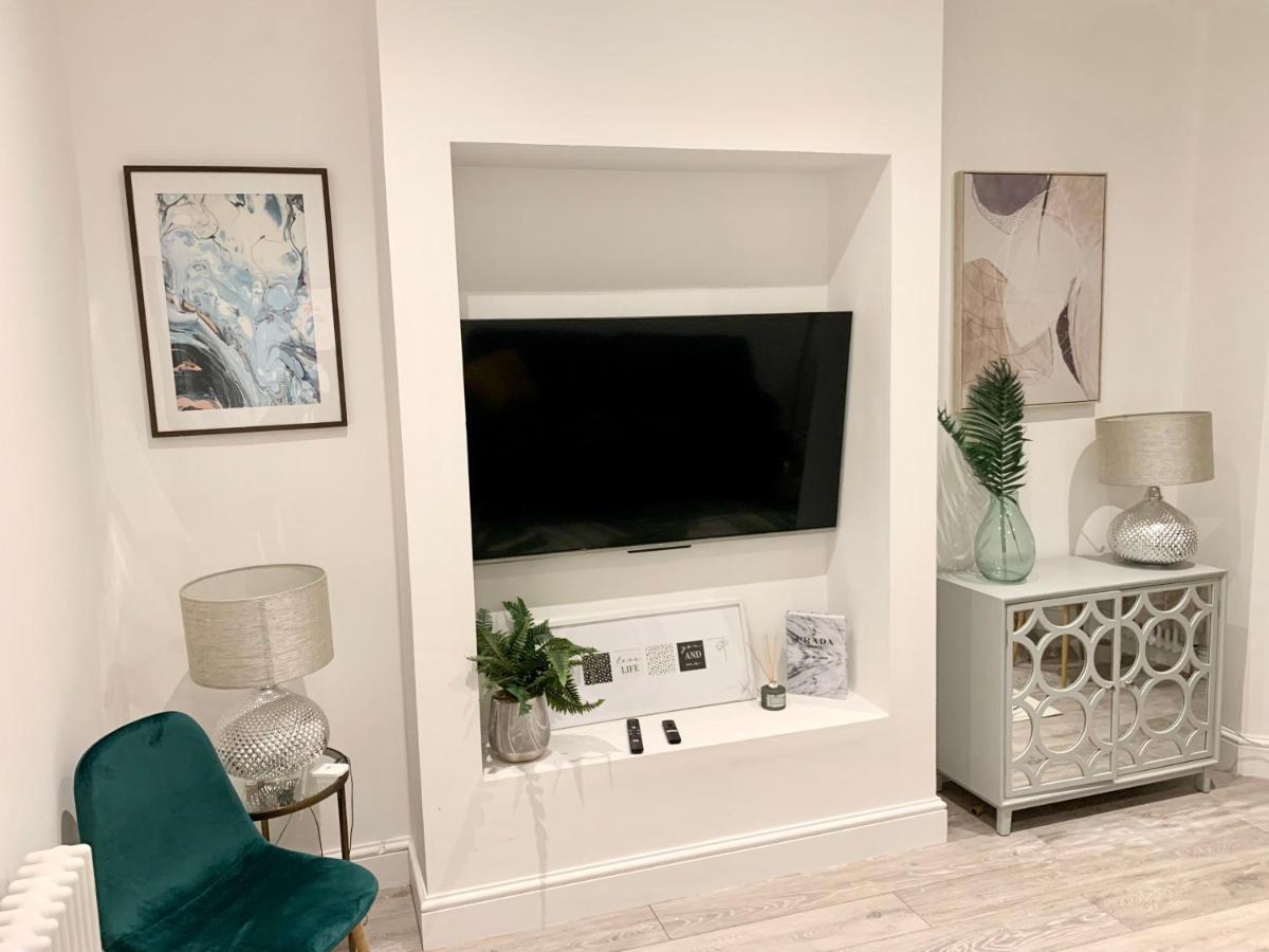 Modern 2 Bedroom Apartment With Private Garden Near Canary Wharf London Exterior photo